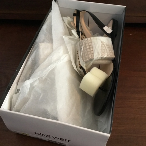 Nine West Sandals, NIB, Black with jeweled cuff across instep. SZ 9.5 - Picture 3 of 4